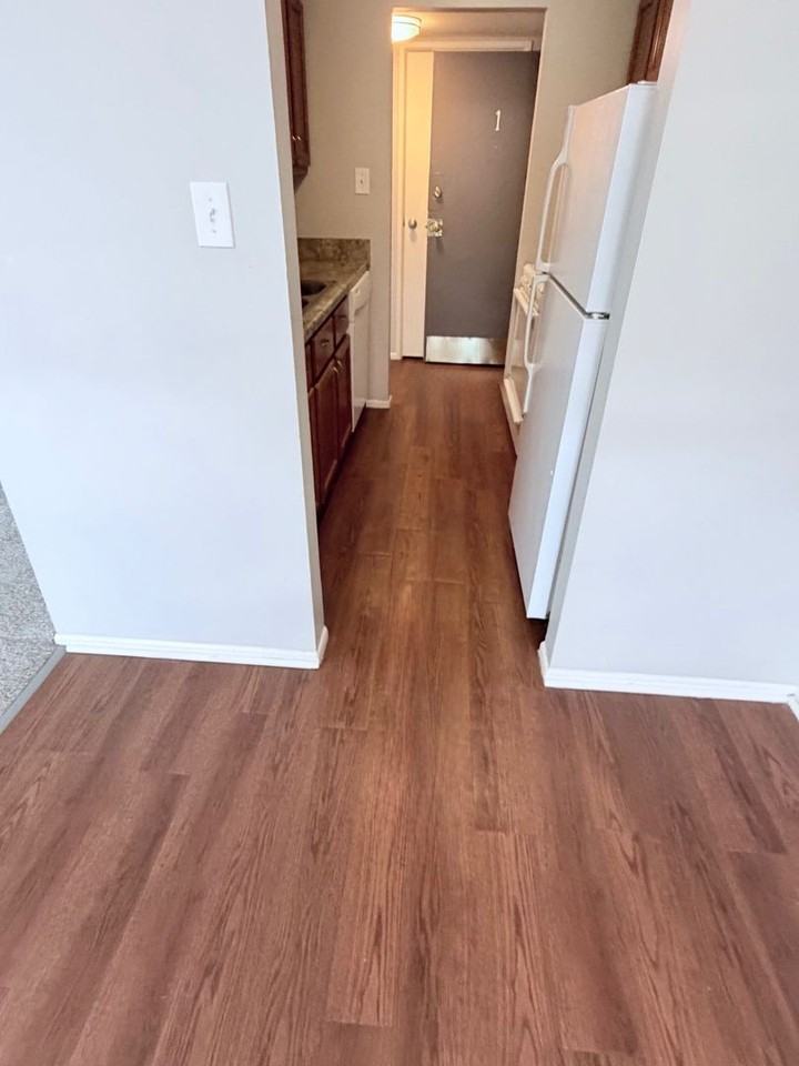 925 Heritage Ct #301 - Photo 7 of 18