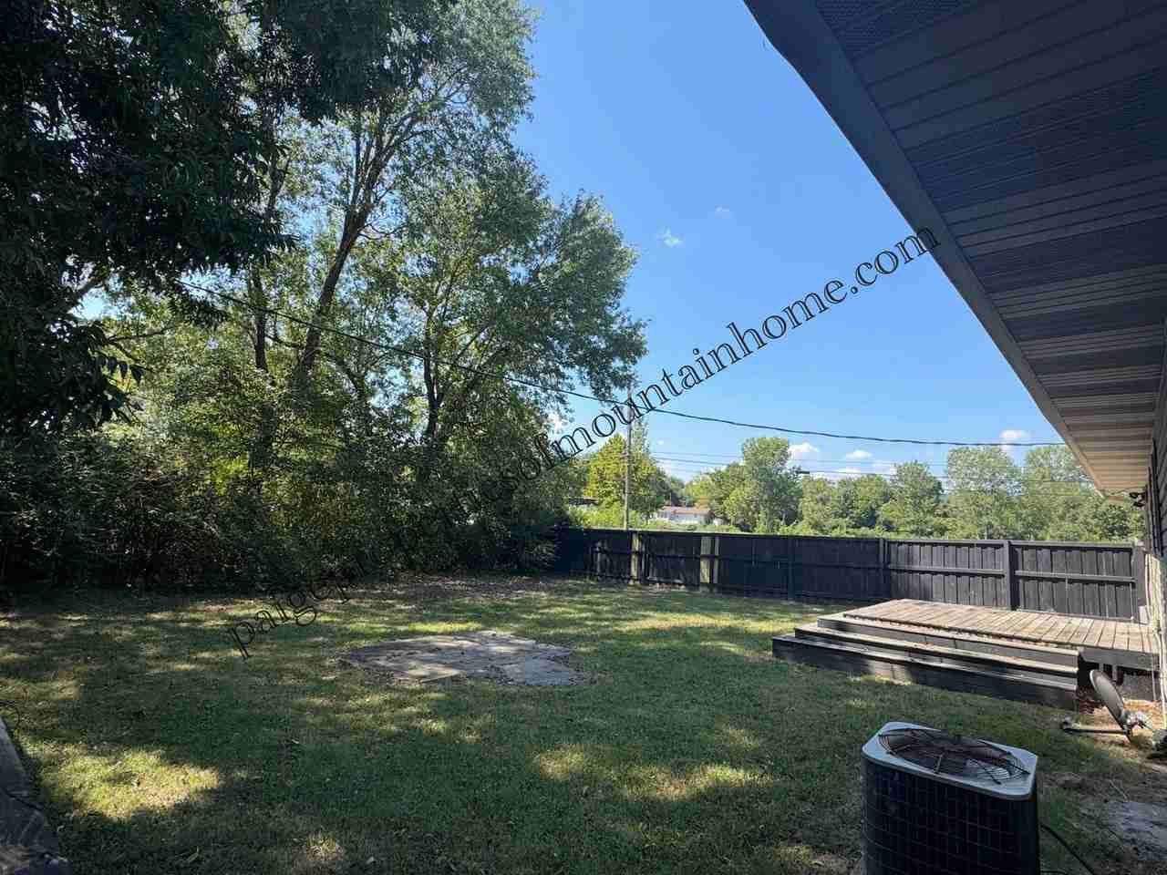 702 Thorn St - Photo 4 of 25