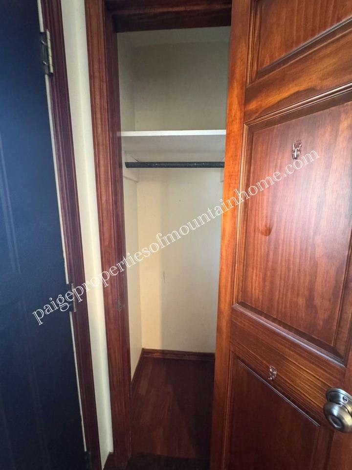 702 Thorn St - Photo 6 of 25