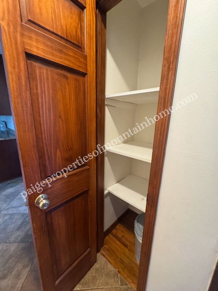 702 Thorn St - Photo 7 of 25