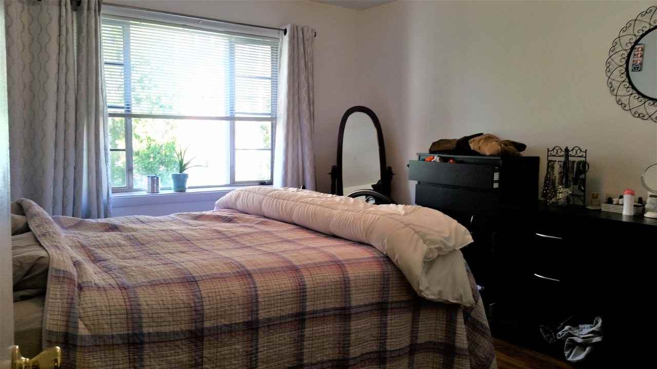 52 Evergreen St - Photo 2 of 10