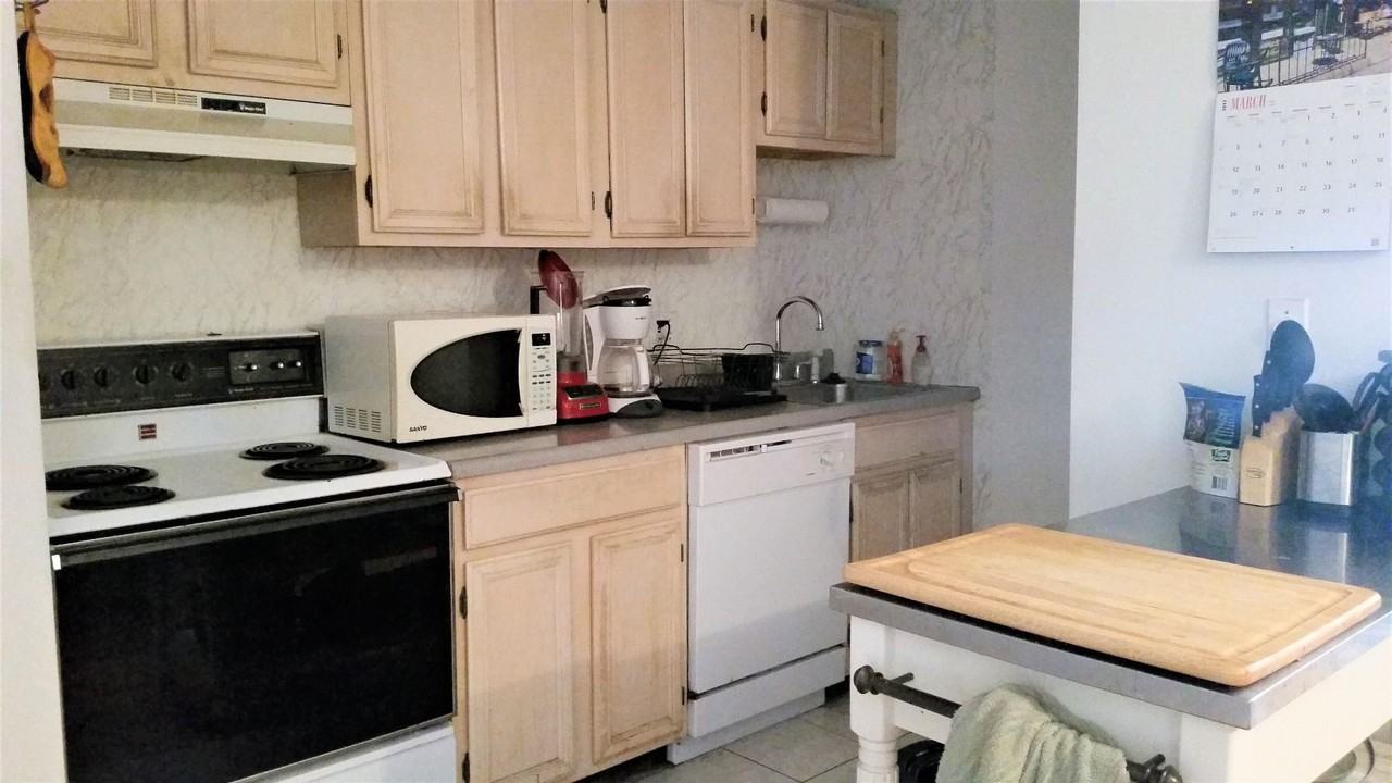 52 Evergreen St - Photo 3 of 10