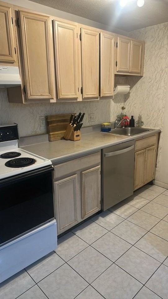 52 Evergreen St - Photo 6 of 10
