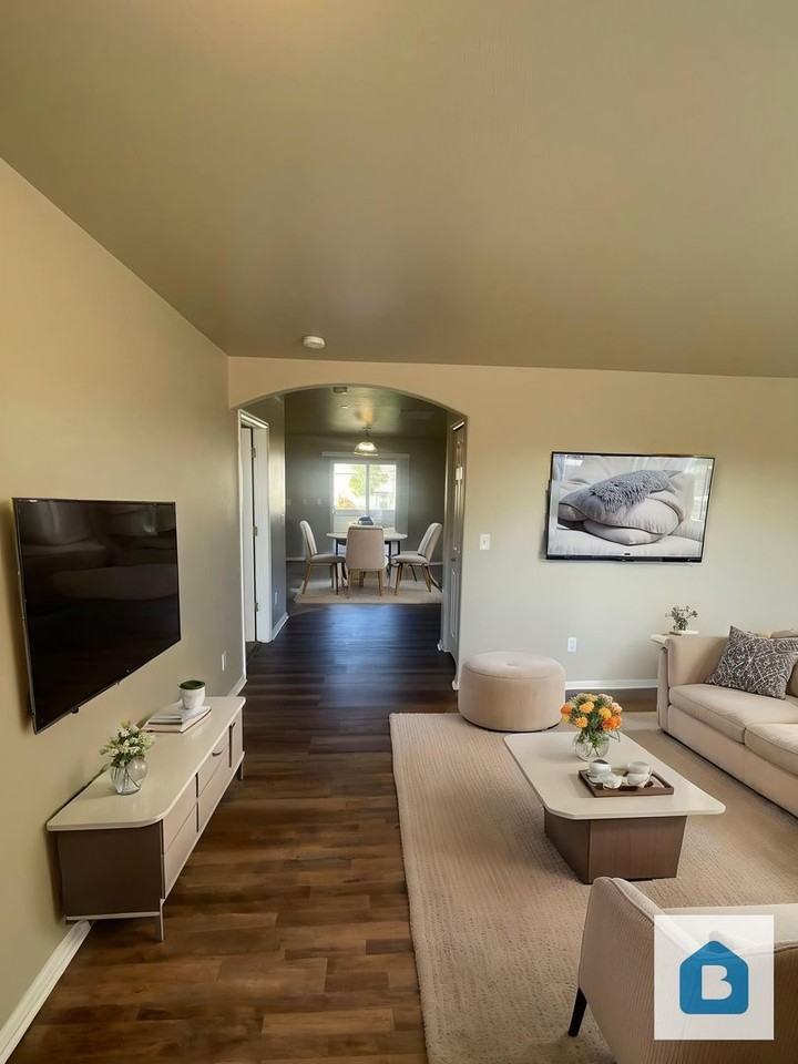 4950 Leland Pt - Photo 3 of 26