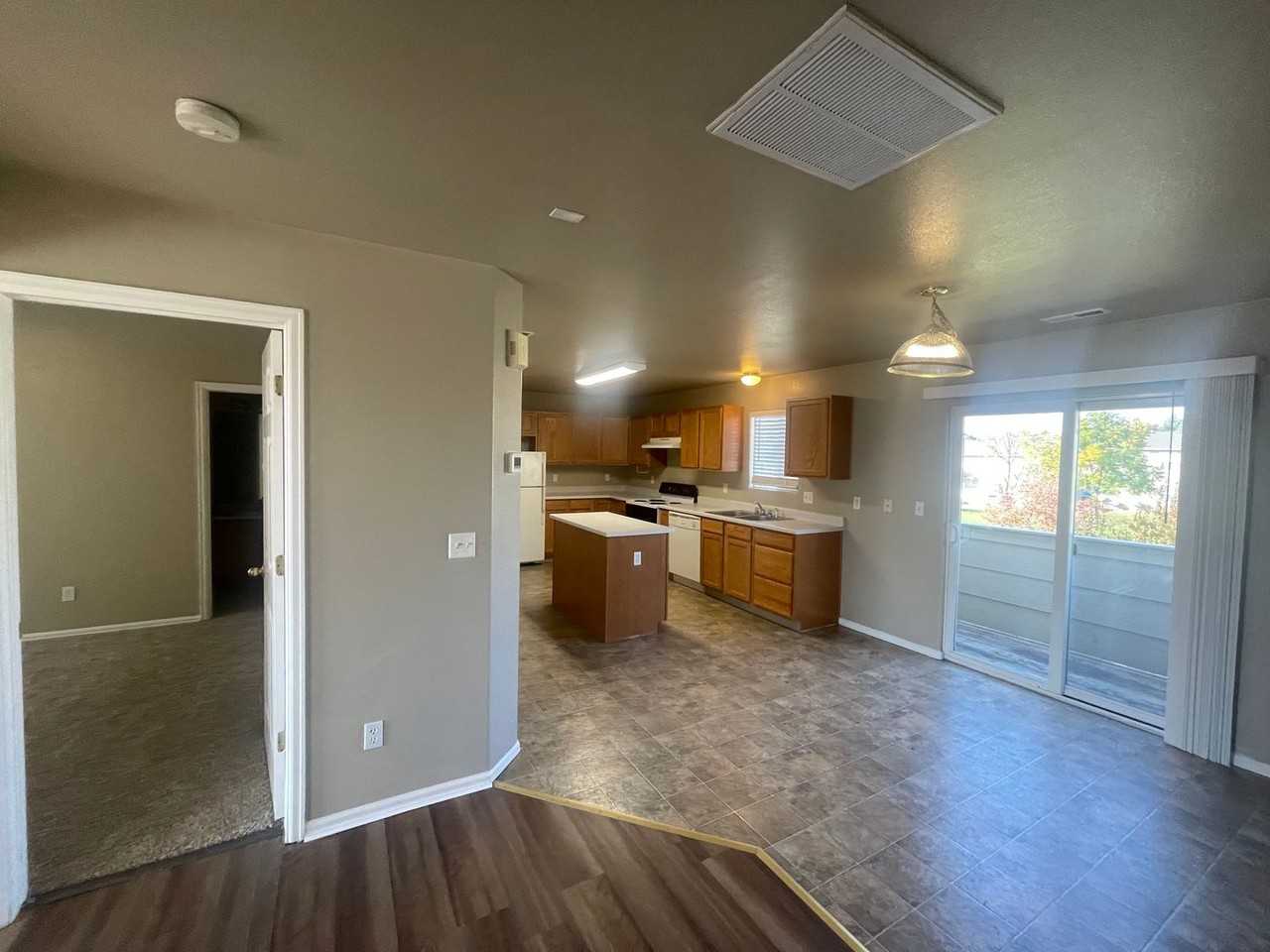 4950 Leland Pt - Photo 6 of 26