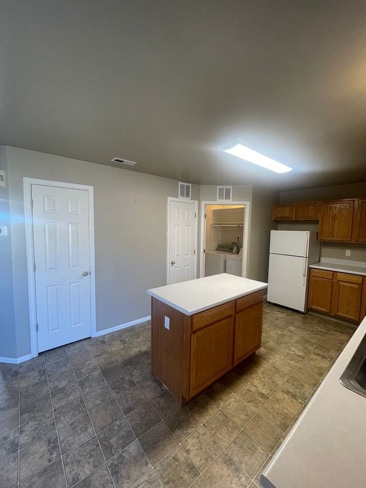 4950 Leland Pt - Photo 7 of 26