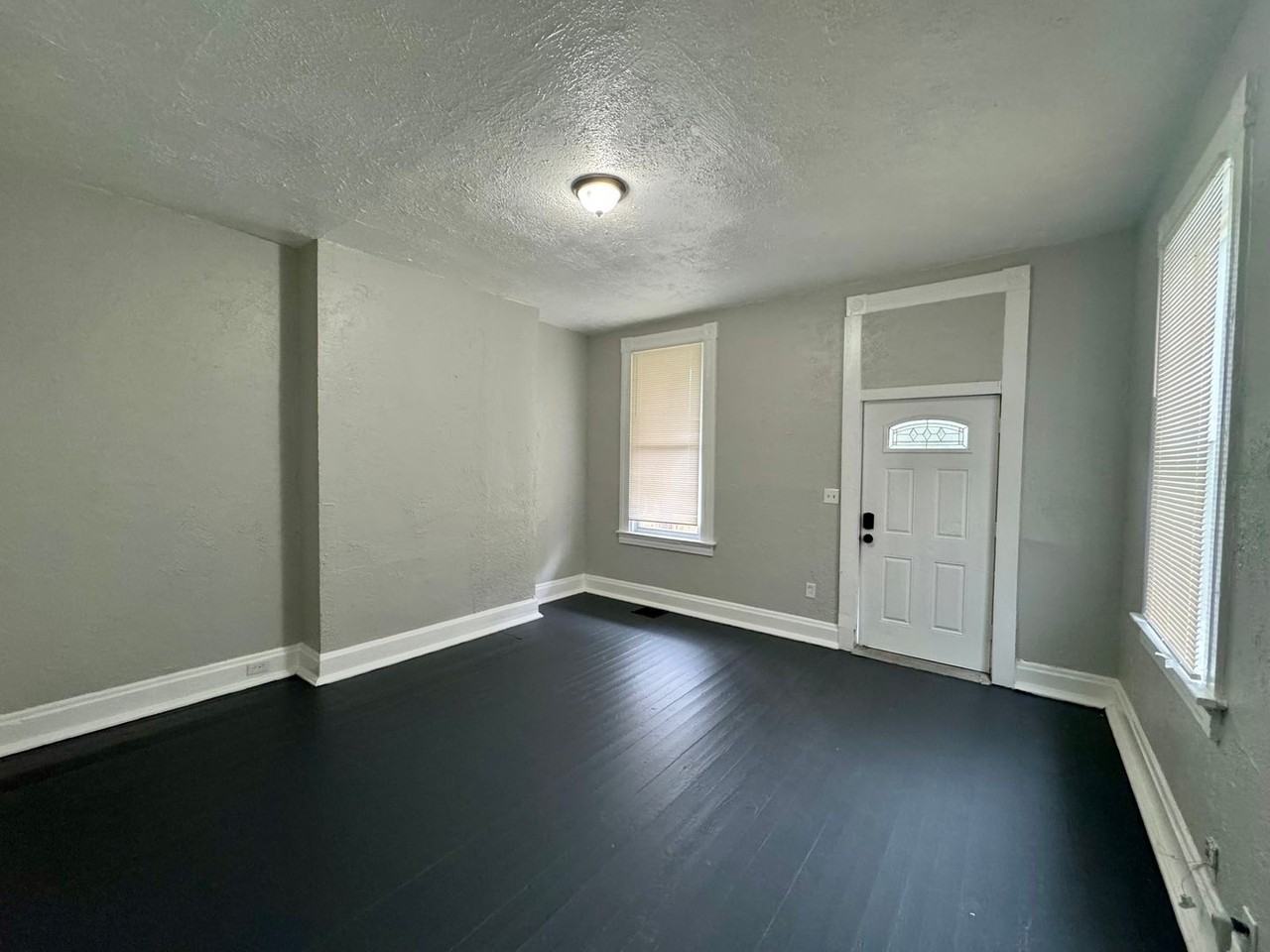 1027 Wells St - Photo 2 of 13