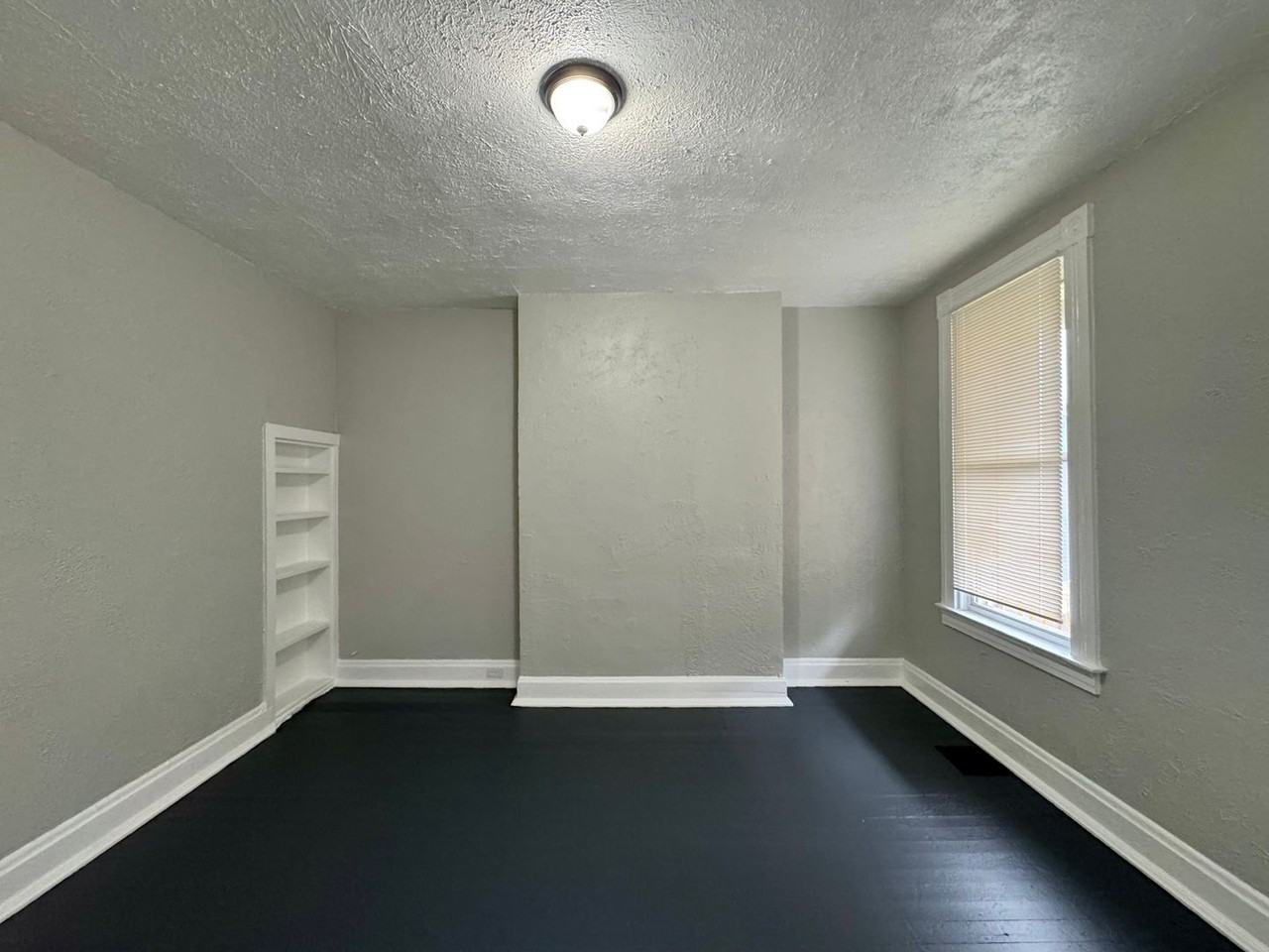 1027 Wells St - Photo 3 of 13