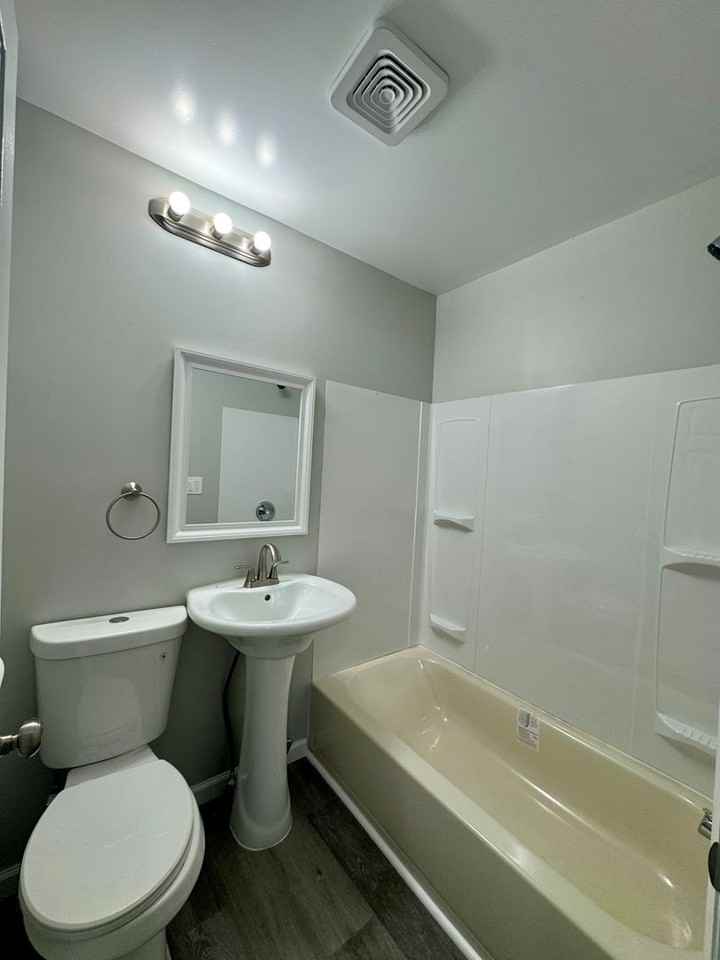 1027 Wells St - Photo 7 of 13