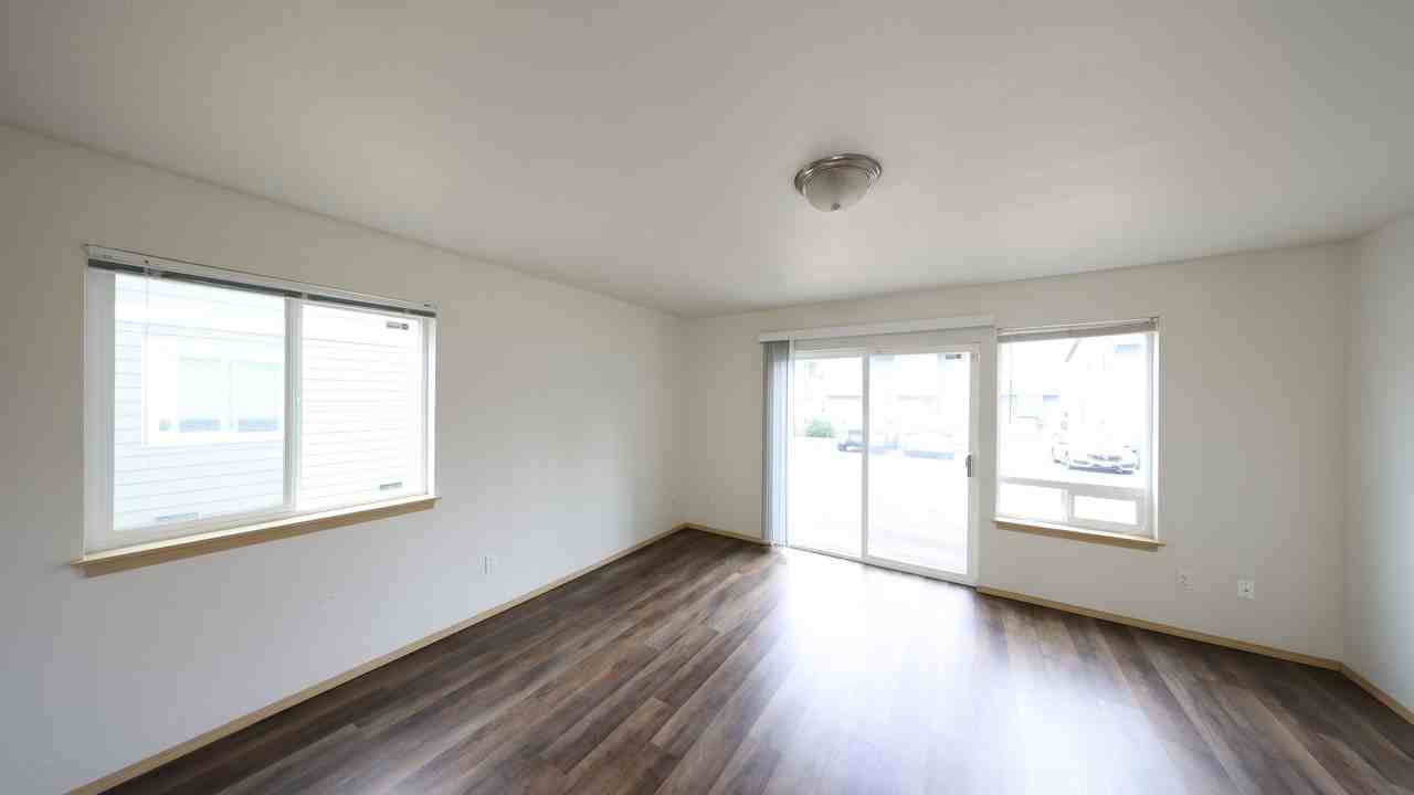 1225 N Oak Harbor St #G2 - Photo 3 of 7