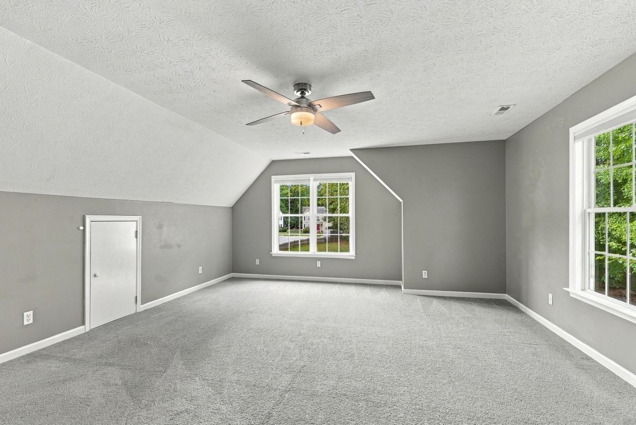 16 David Dr - Photo 5 of 32