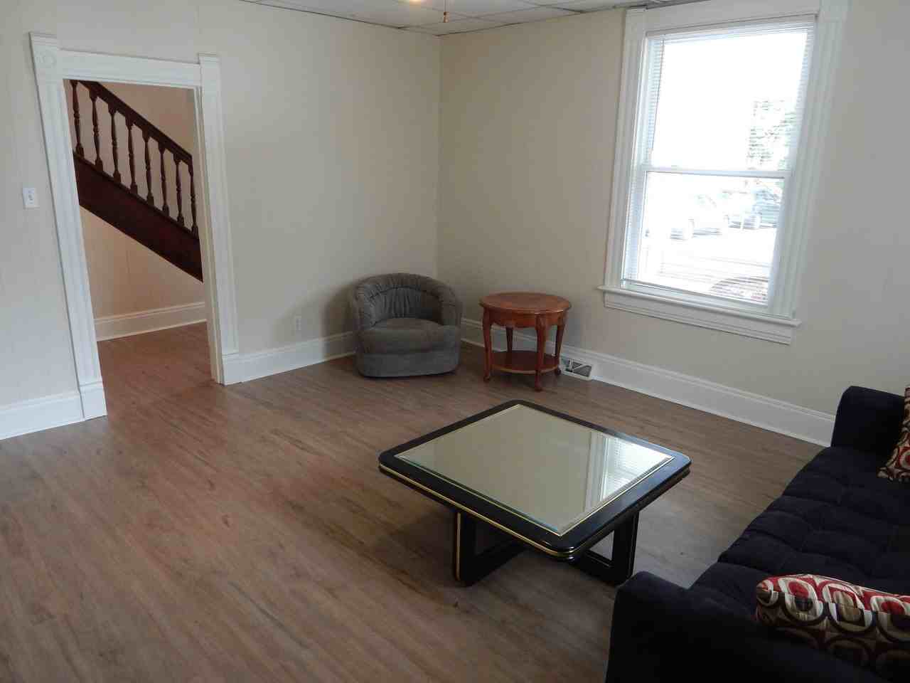 452 Melrose St - Photo 4 of 26
