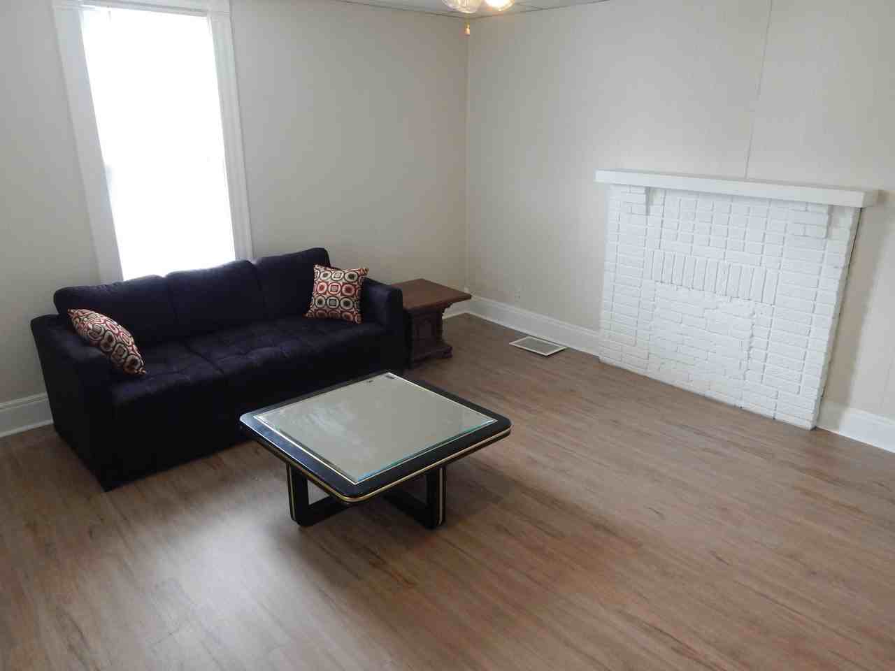 452 Melrose St - Photo 5 of 26