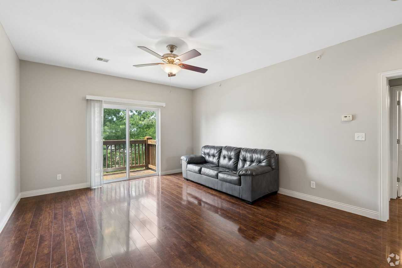 Manor - Lofts at The Manor Apartments - Photo 7 of 12
