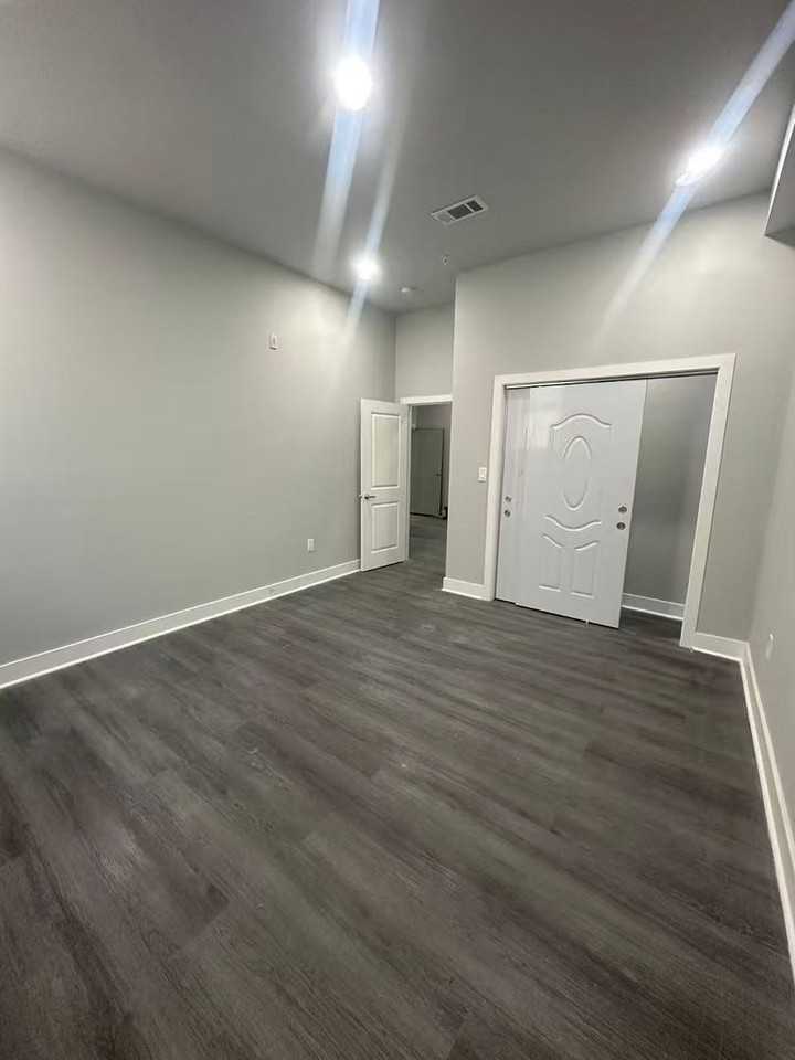 4629 Frankford Ave - Photo 5 of 14
