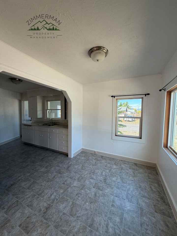 460 S 41st St - Photo 3 of 21
