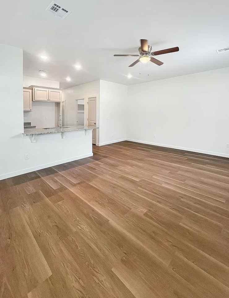 203 Sw 17th St #1 - Photo 3 of 15