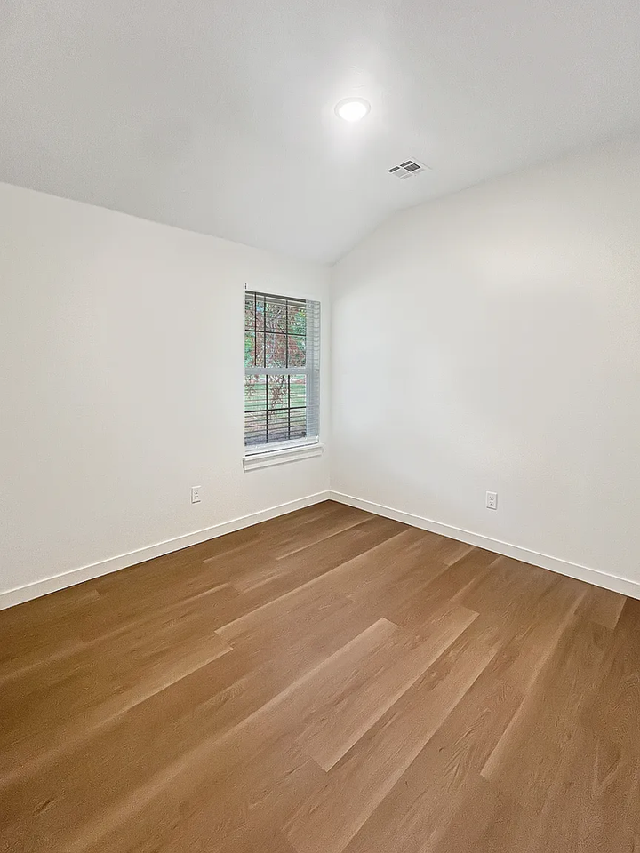 203 Sw 17th St #1 - Photo 7 of 15