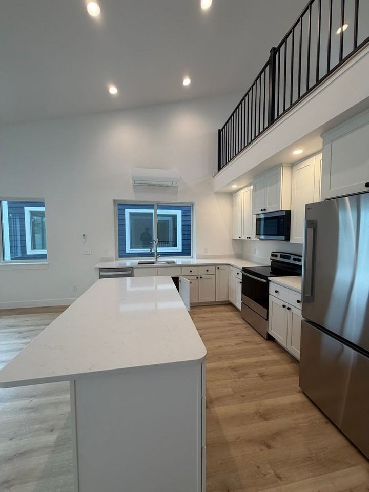 AlmonPlex - Photo 6 of 12