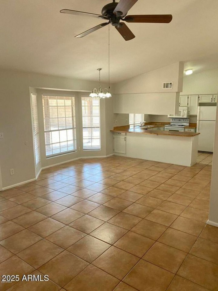 18239 N 38th Dr - Photo 5 of 25