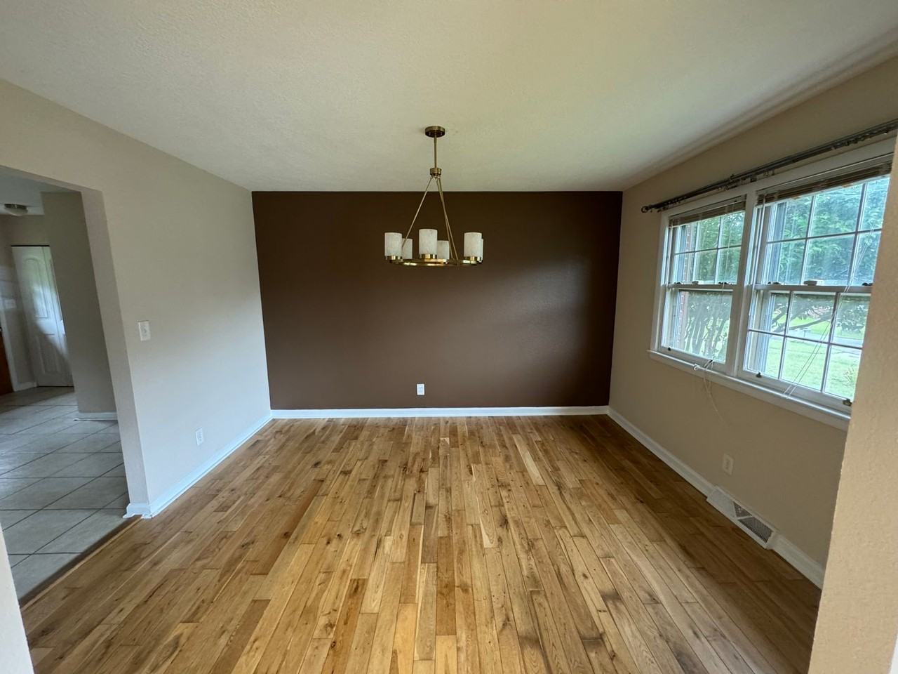 913 Surry Dr - Photo 7 of 50