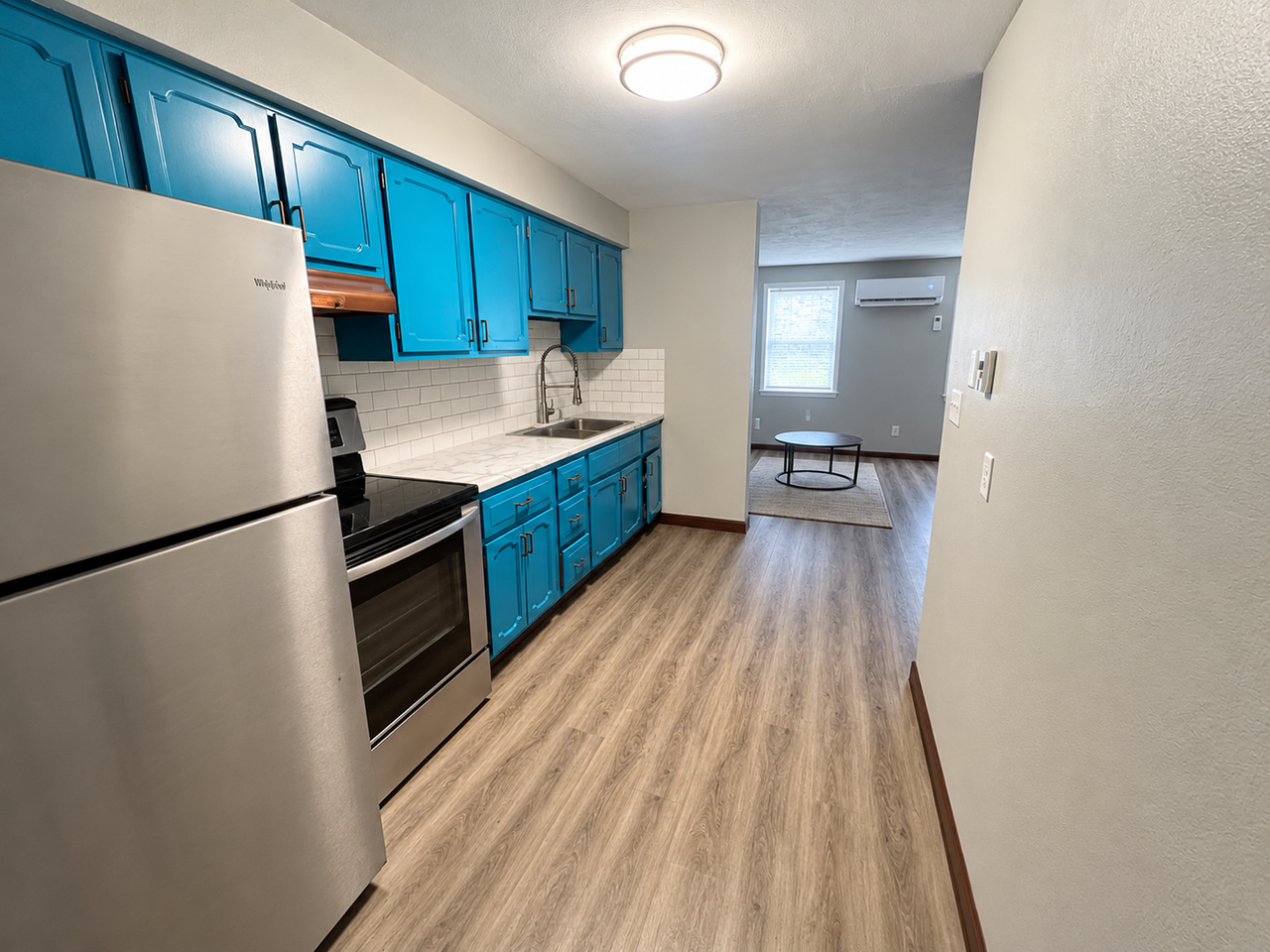1015 1/2 16th Ave - Photo 3 of 8