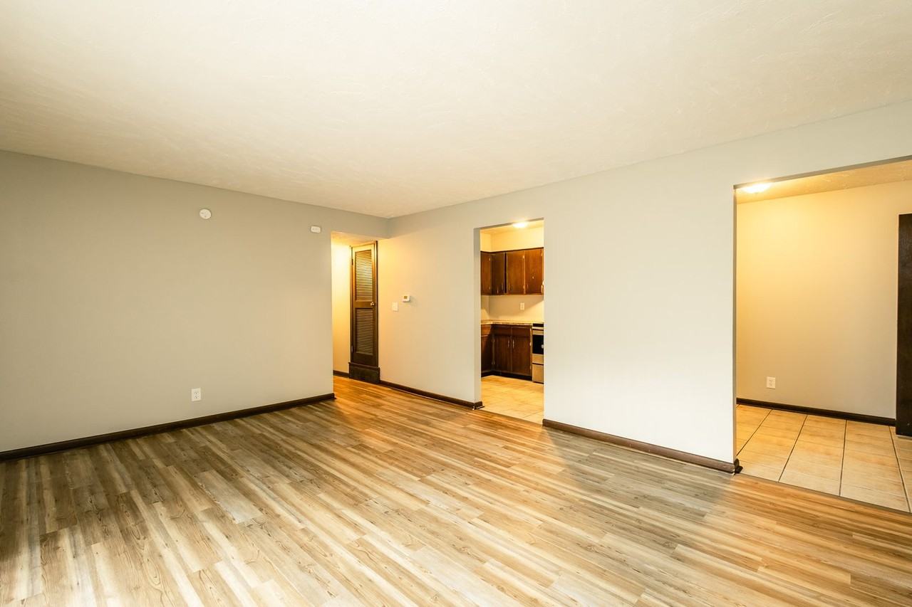 6917 Military Ave - Photo 2 of 29