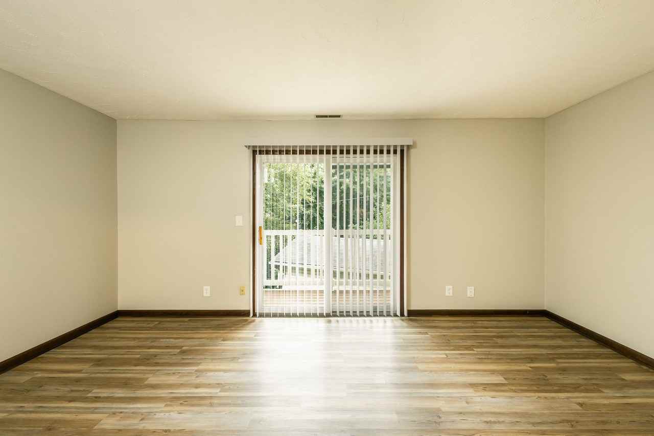 6917 Military Ave - Photo 3 of 29