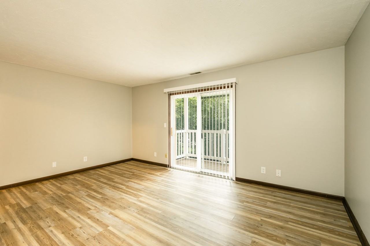 6917 Military Ave - Photo 4 of 29