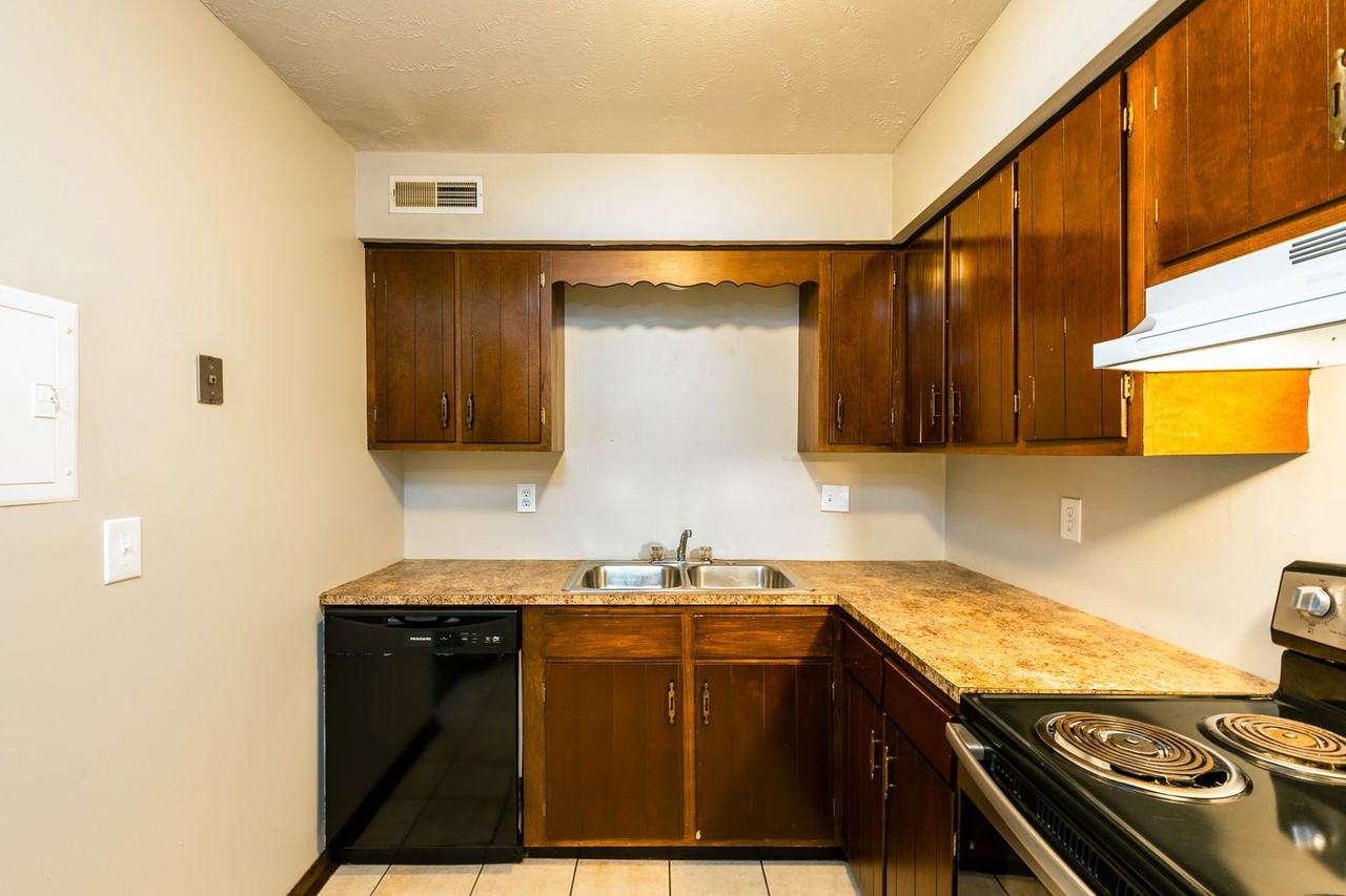6917 Military Ave - Photo 6 of 29