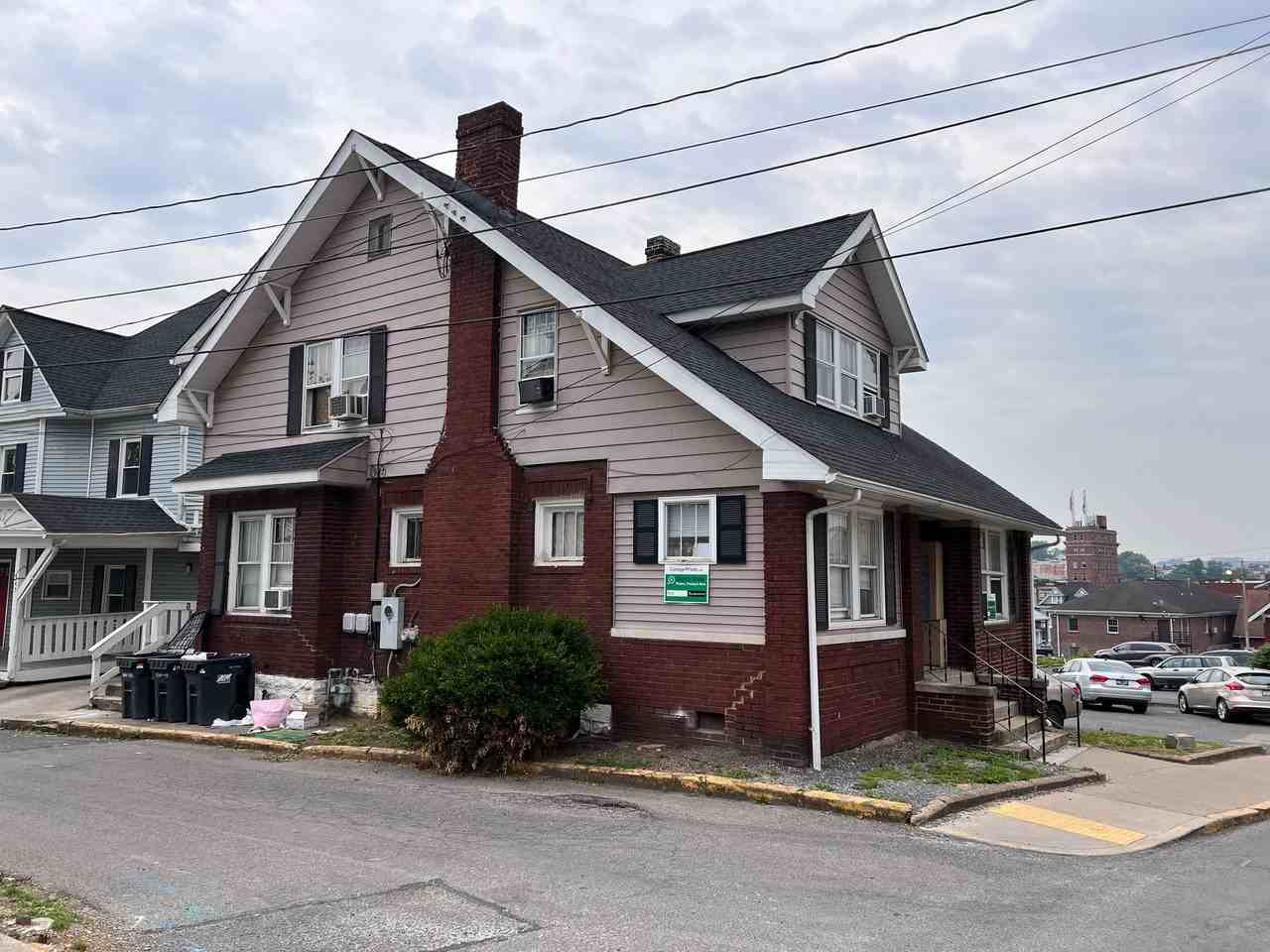 374 Forest Ave | 2 Bed and 3 Bed Options - Photo 3 of 44