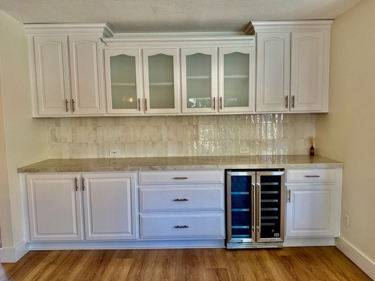 310 Creekside Ct - Photo 4 of 25