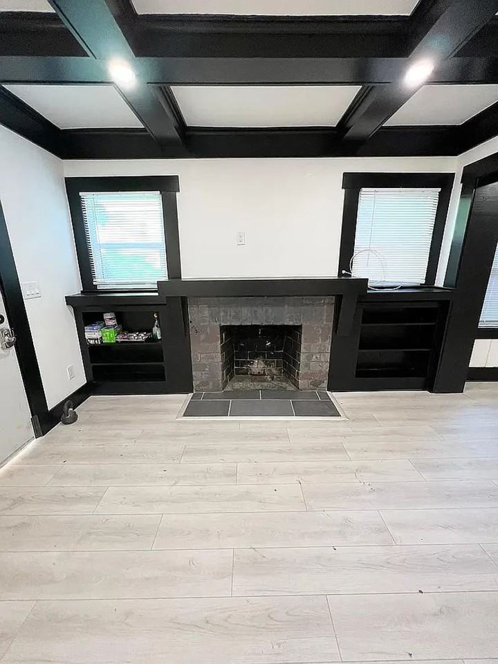 112 S Hoover St - Photo 4 of 12