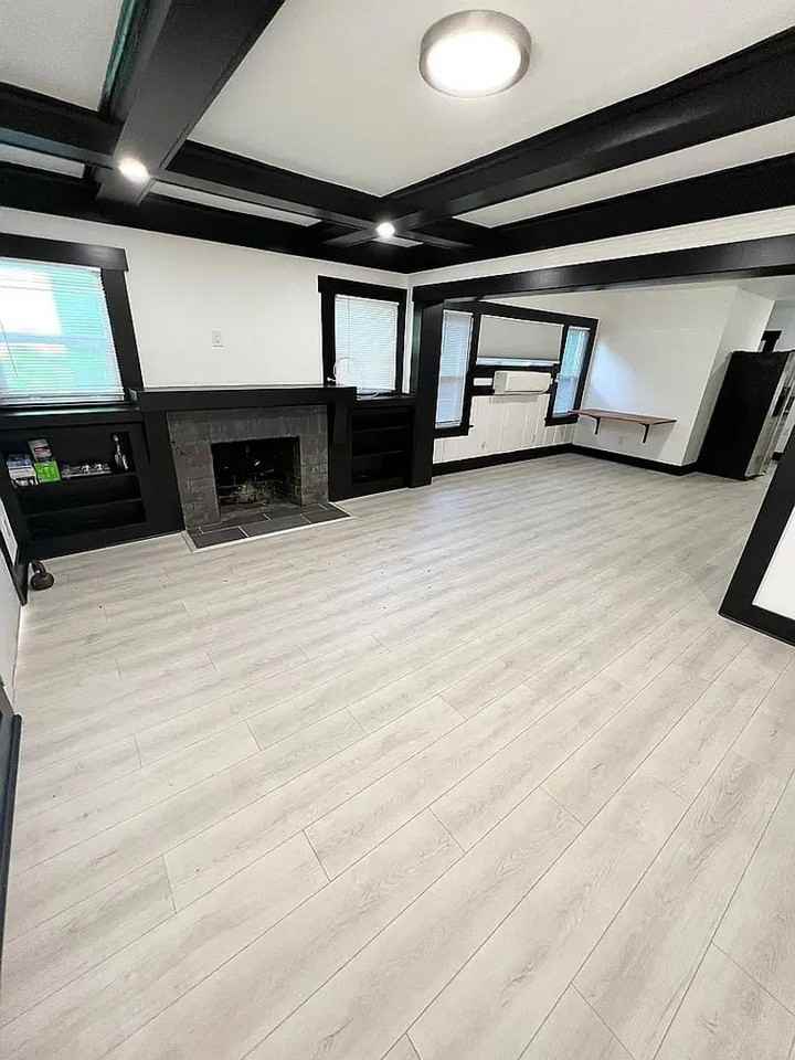 112 S Hoover St - Photo 5 of 12