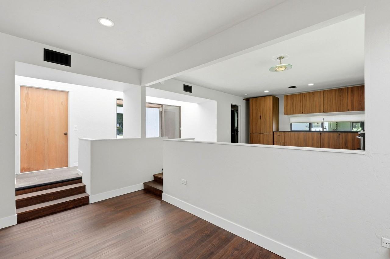 2266 Sw 43rd Pl - Photo 2 of 34