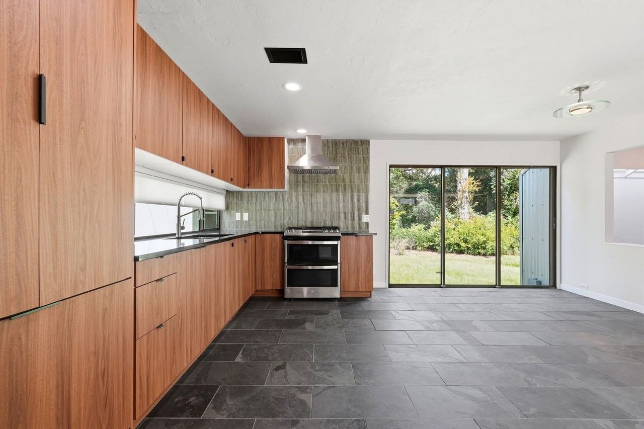 2266 Sw 43rd Pl - Photo 5 of 34