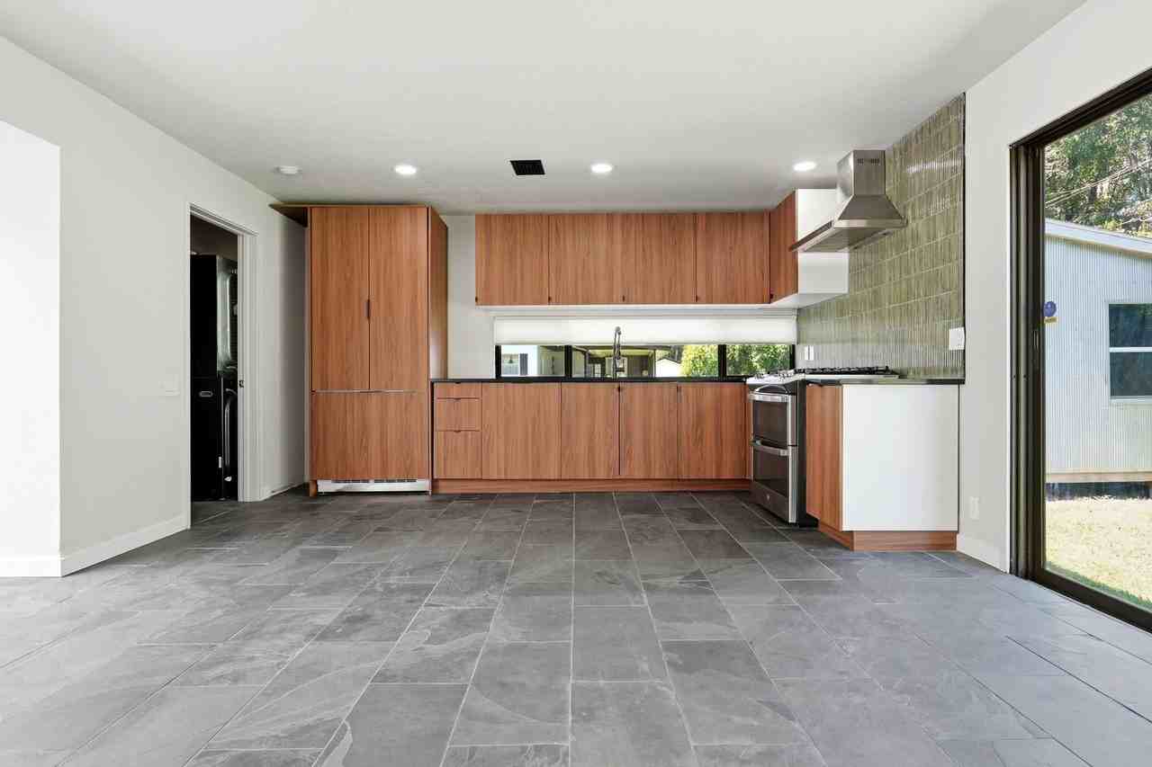 2266 Sw 43rd Pl - Photo 6 of 34