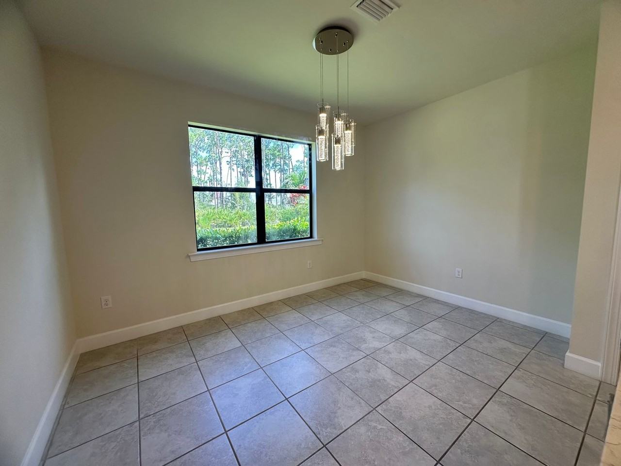 9074 Bexley Dr - Photo 5 of 37