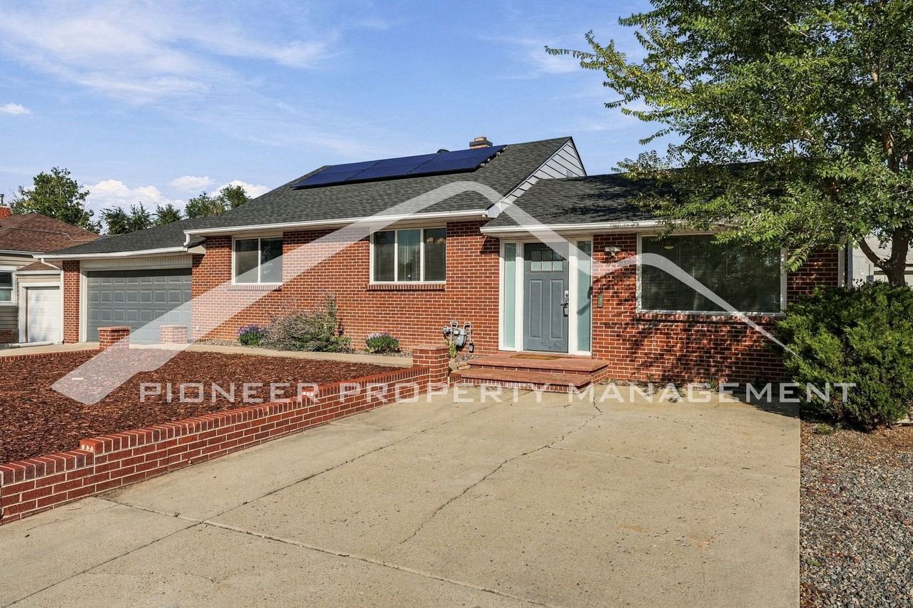1960 Oakland St - Photo 2 of 25