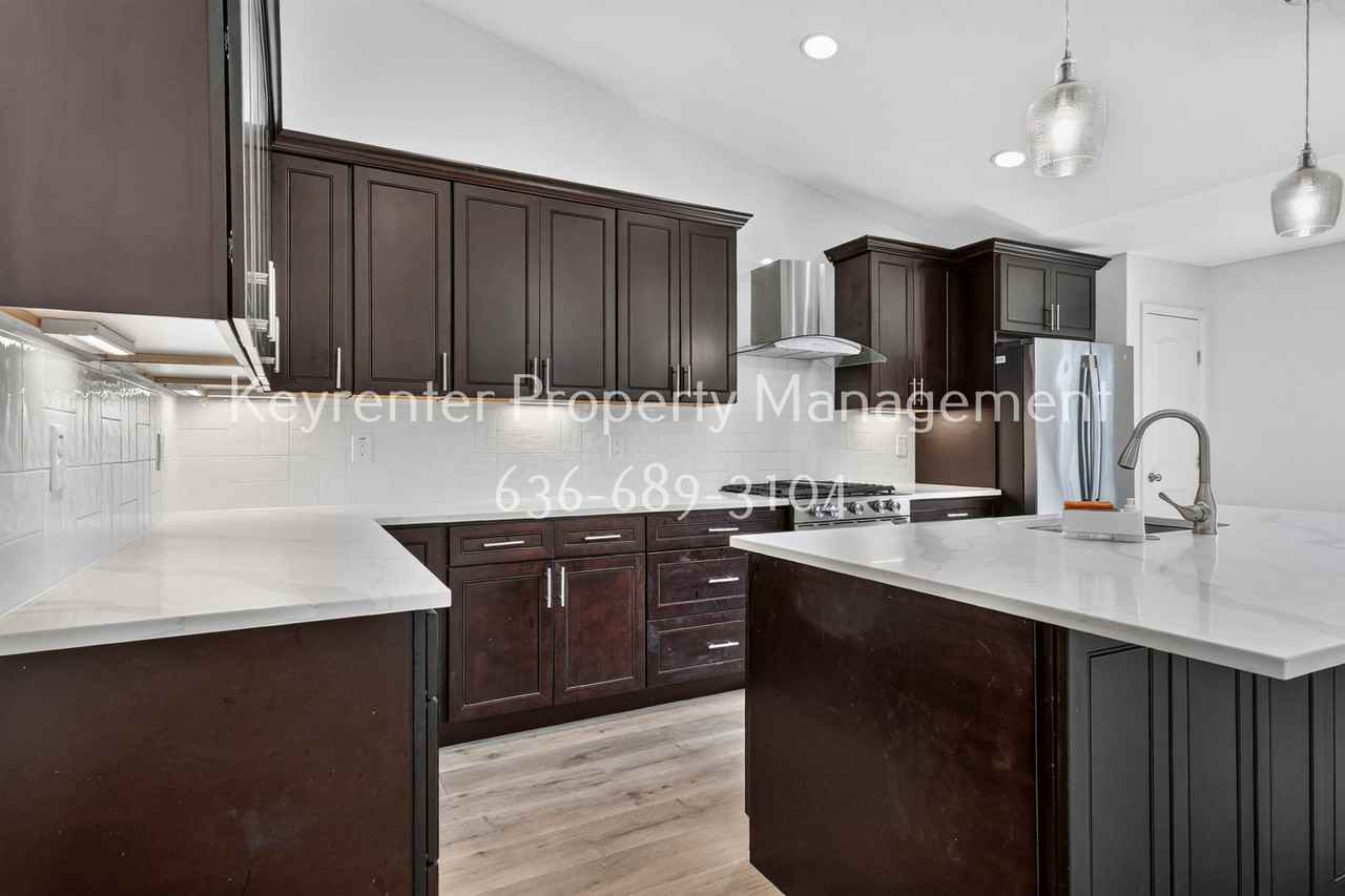 926 Townhouse Ln - Photo 7 of 33
