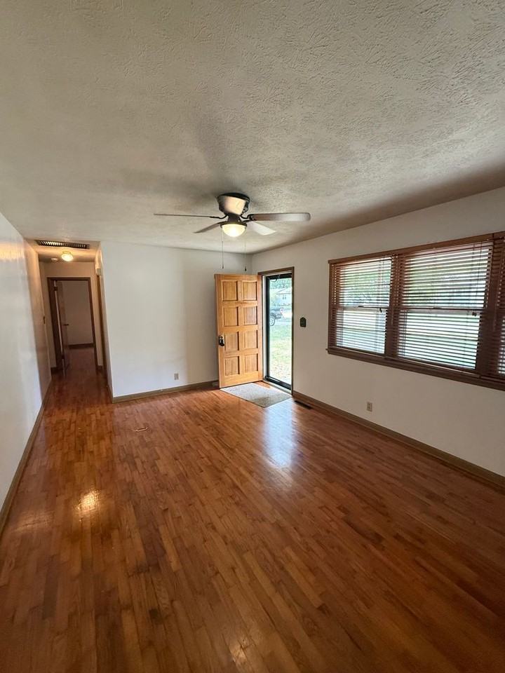 1124 S Bruce Ave - Photo 2 of 25