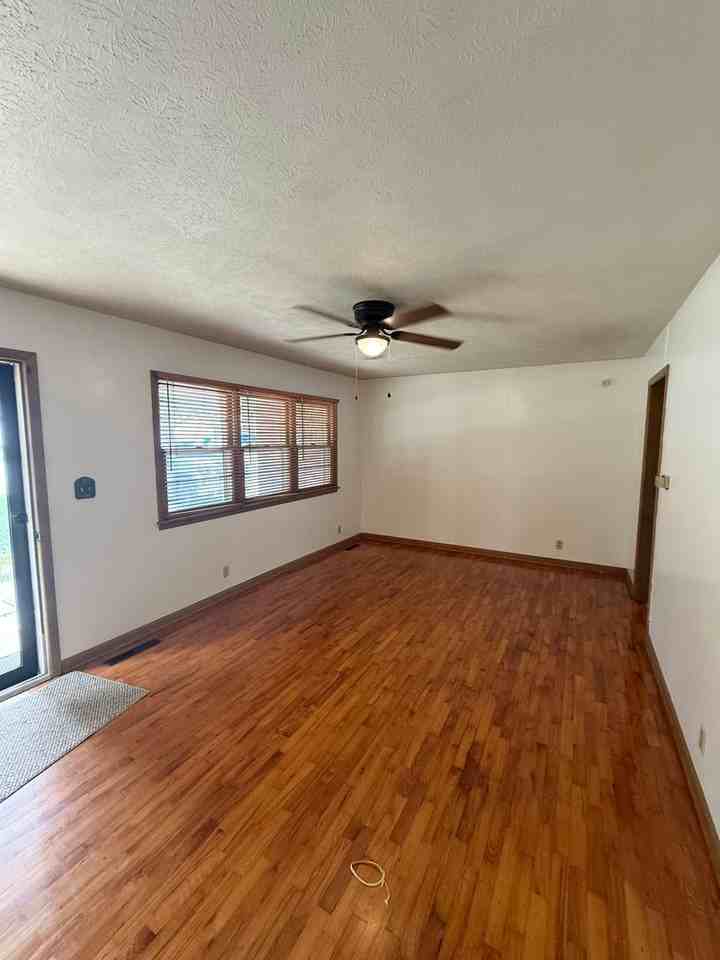 1124 S Bruce Ave - Photo 3 of 25