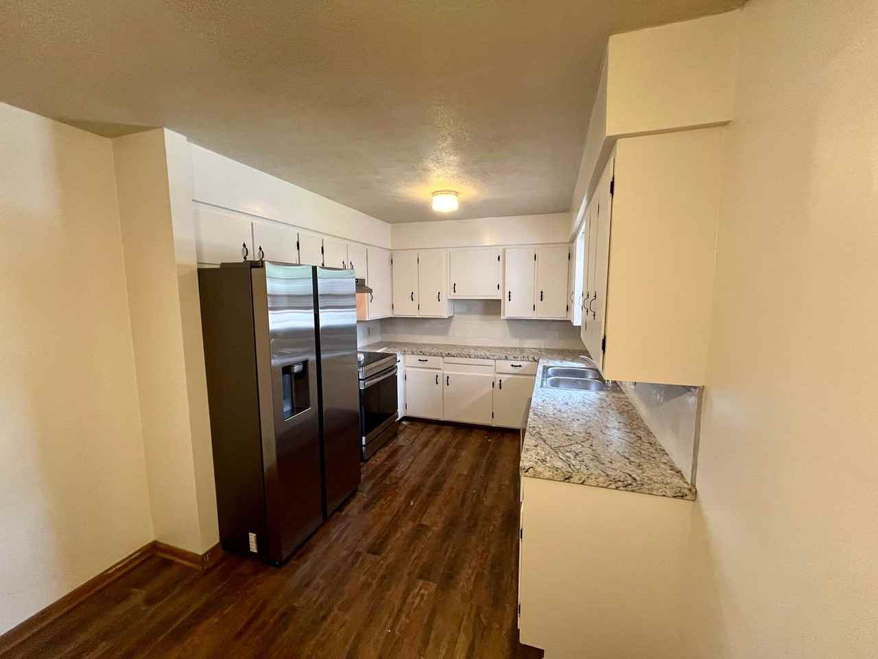 1124 S Bruce Ave - Photo 4 of 25