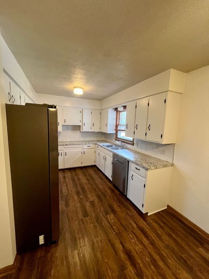 1124 S Bruce Ave - Photo 5 of 25