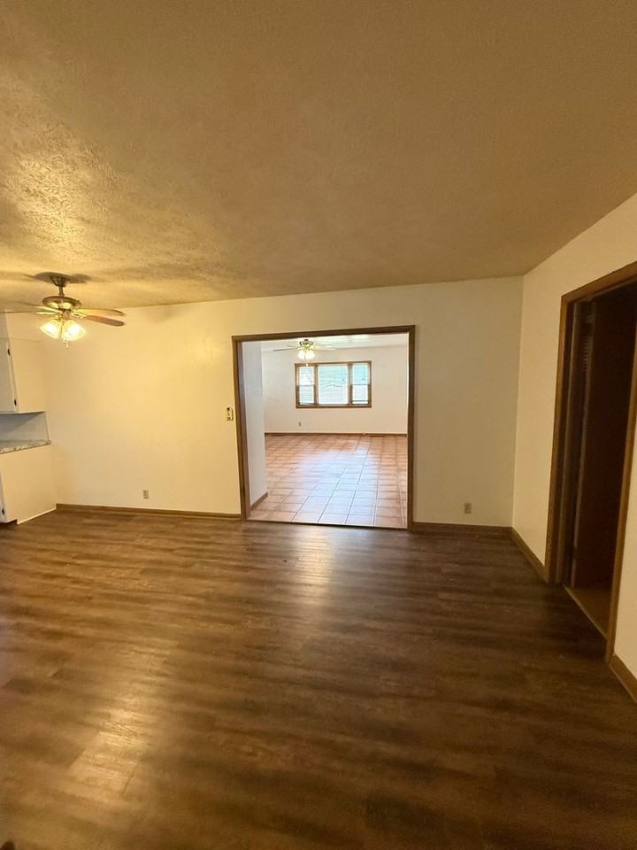 1124 S Bruce Ave - Photo 7 of 25