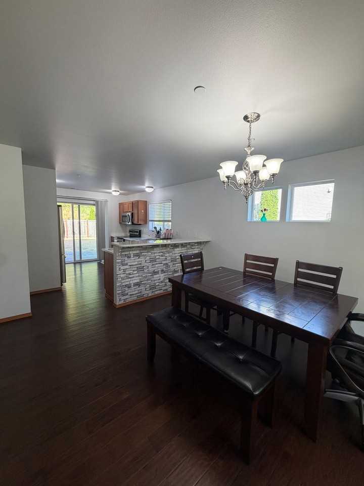 1479 Burnside Pl - Photo 2 of 14