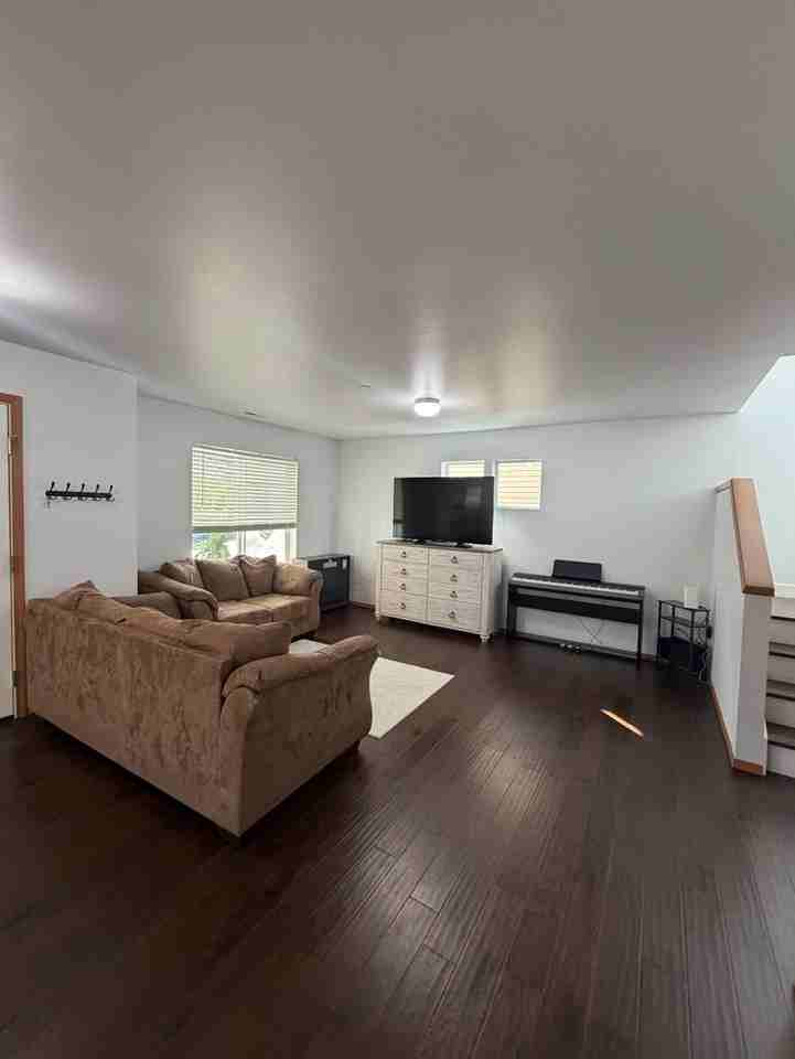 1479 Burnside Pl - Photo 4 of 14
