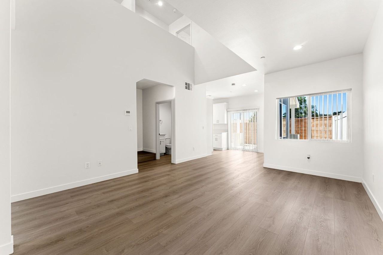 Applewood Manor Apartment Homes - Photo 3 of 42