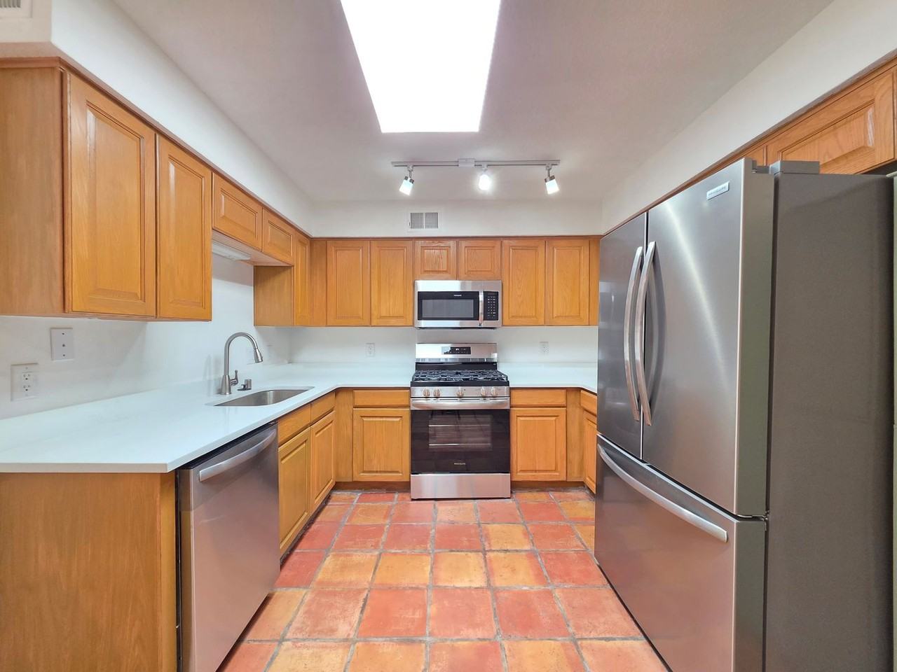 1504 Escondida Ct - Photo 6 of 24