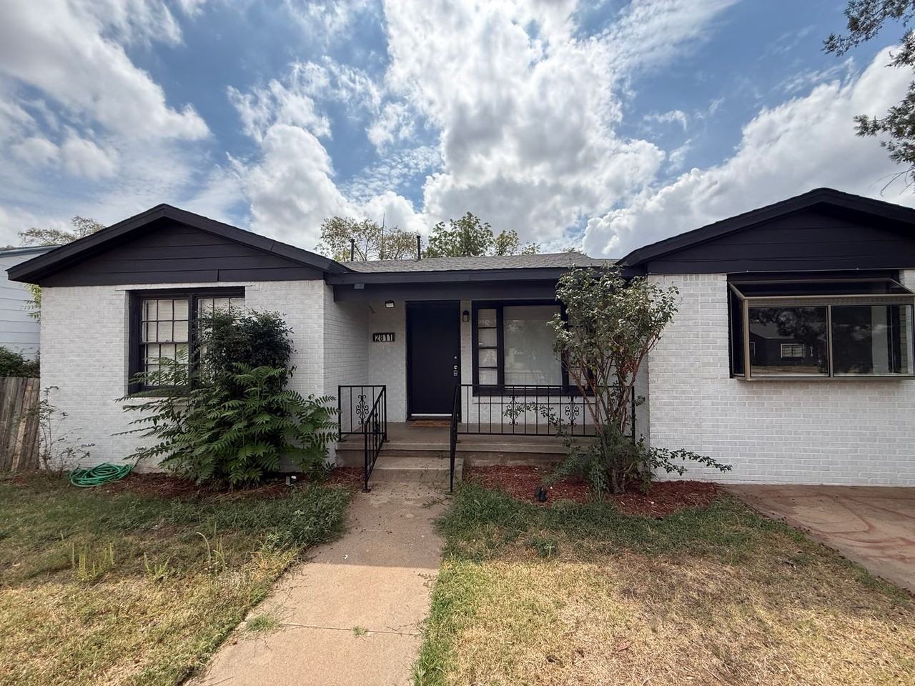 2811 35th St - Photo 2 of 11